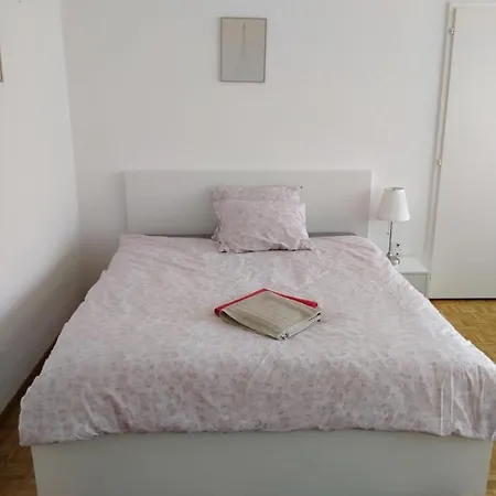 Studio, 4-7 Mins To Main Station By Train Daire *