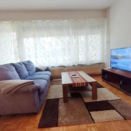 Daire Studio, 4-7 Mins To Main Station By Train